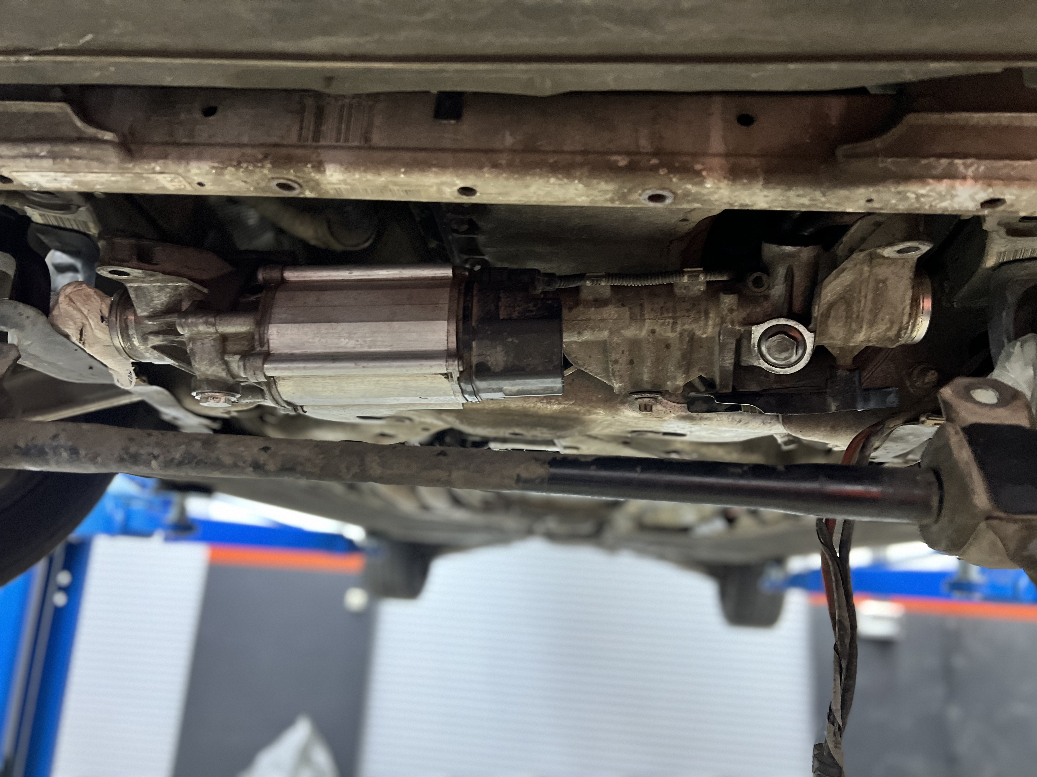 Снятие-установка рулевой рейки БМВ ф15